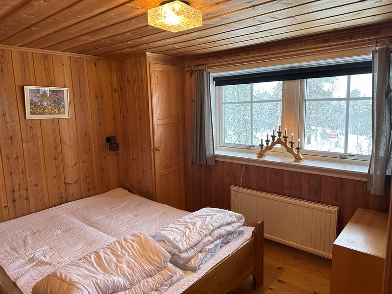 Sovrum 1 med en dubbelsäng övervåningen